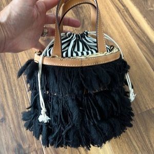 FV small fringe bucket